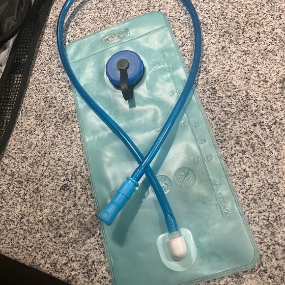 2 liter hydration backpack - Picture 2 of 3